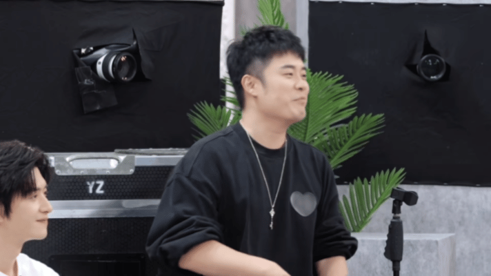 陈赫李诞互怼 秦海璐看不下去了，站起来说这不是培训班是选角现场。陈赫赶紧打圆场说