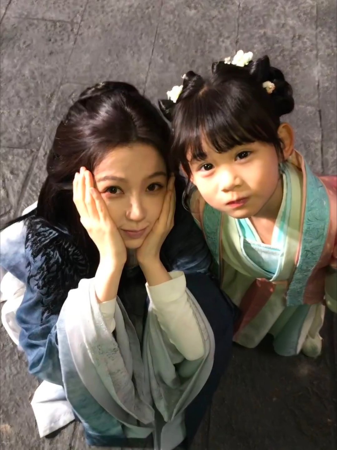 等我小了 也要贴贴主母