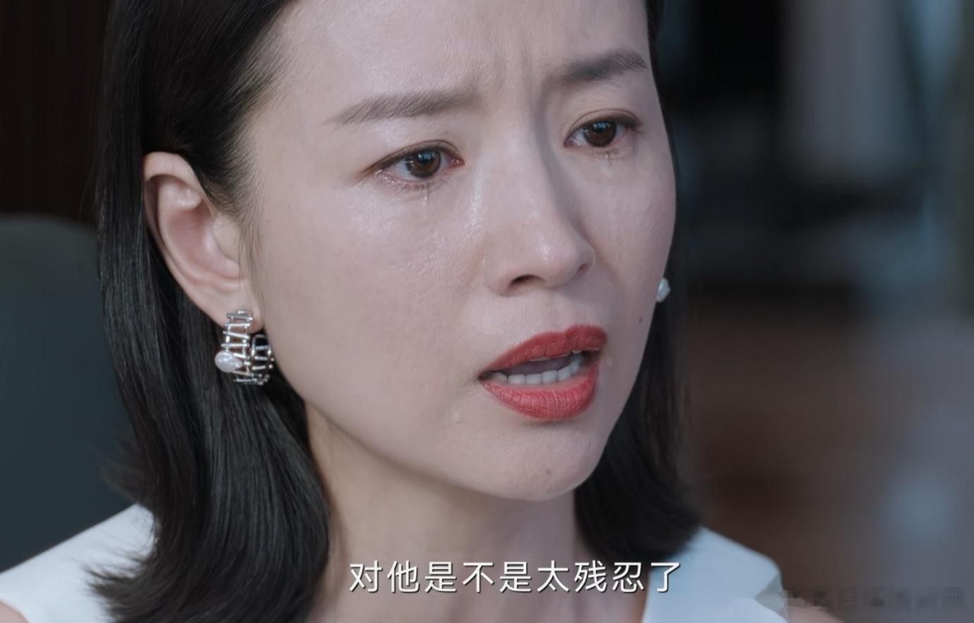 《不完美受害人》里最拎不清最可笑的两个女人非李怡和吴师母莫属。李怡直到离开都还觉