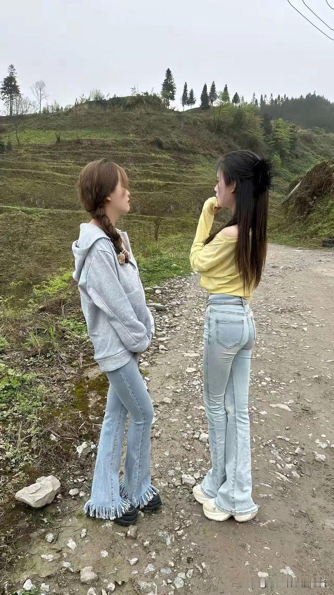 现在的婚恋情况就是，城市里是十个女的追一个男的，农村里是十个男的追一个女的。所以