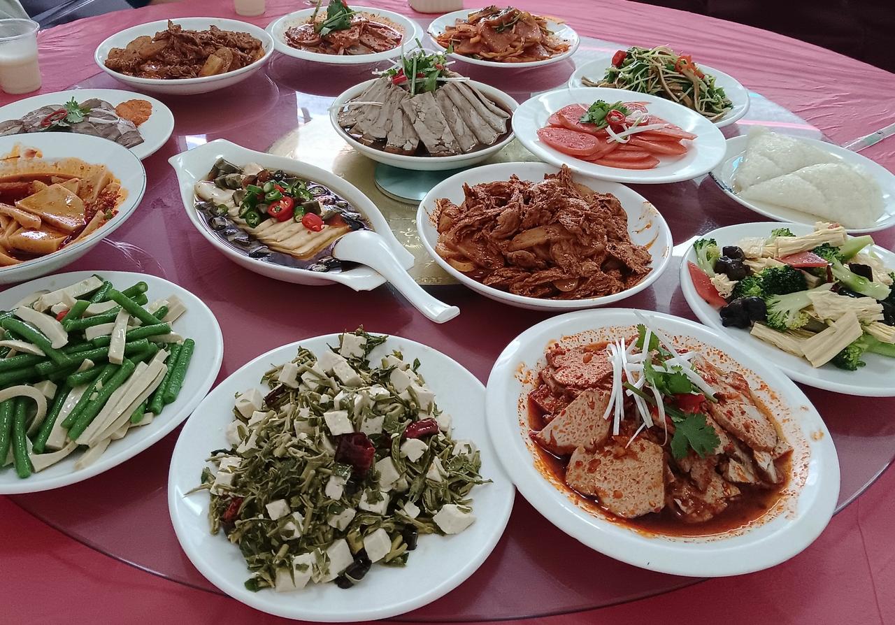 农家乐的菜品很丰富