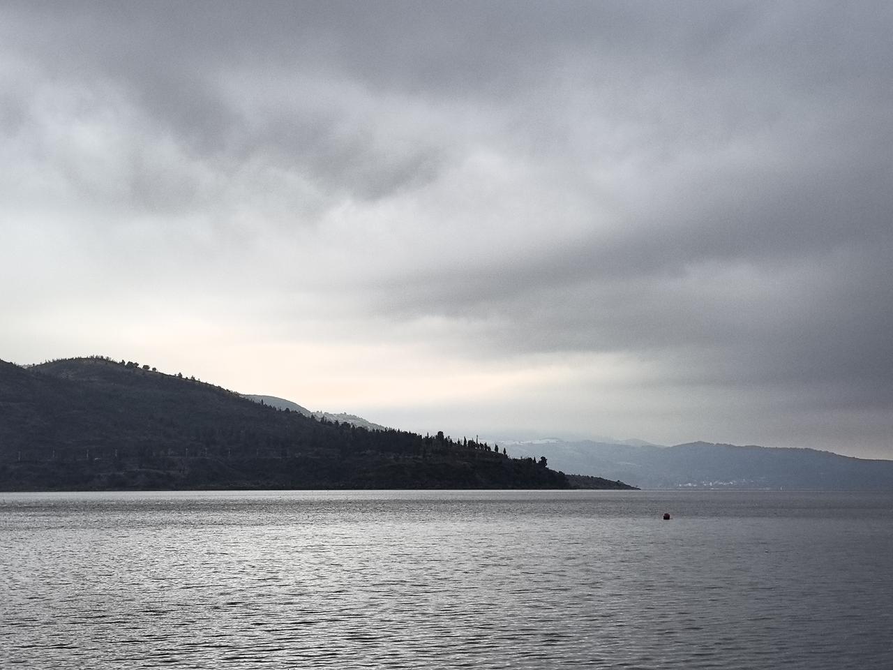 美国的衰落是全方位的。经常有人说，现在的美国总统说话办事就跟开玩笑一样，跟几十年