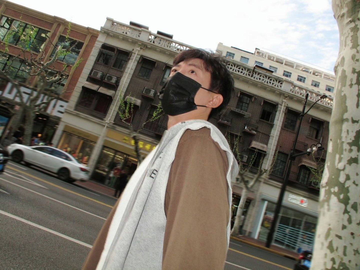 王阳把熟男气场带到了深圳 不用填满行程的假期才治愈，王阳在活动里聊亲子度假，放下