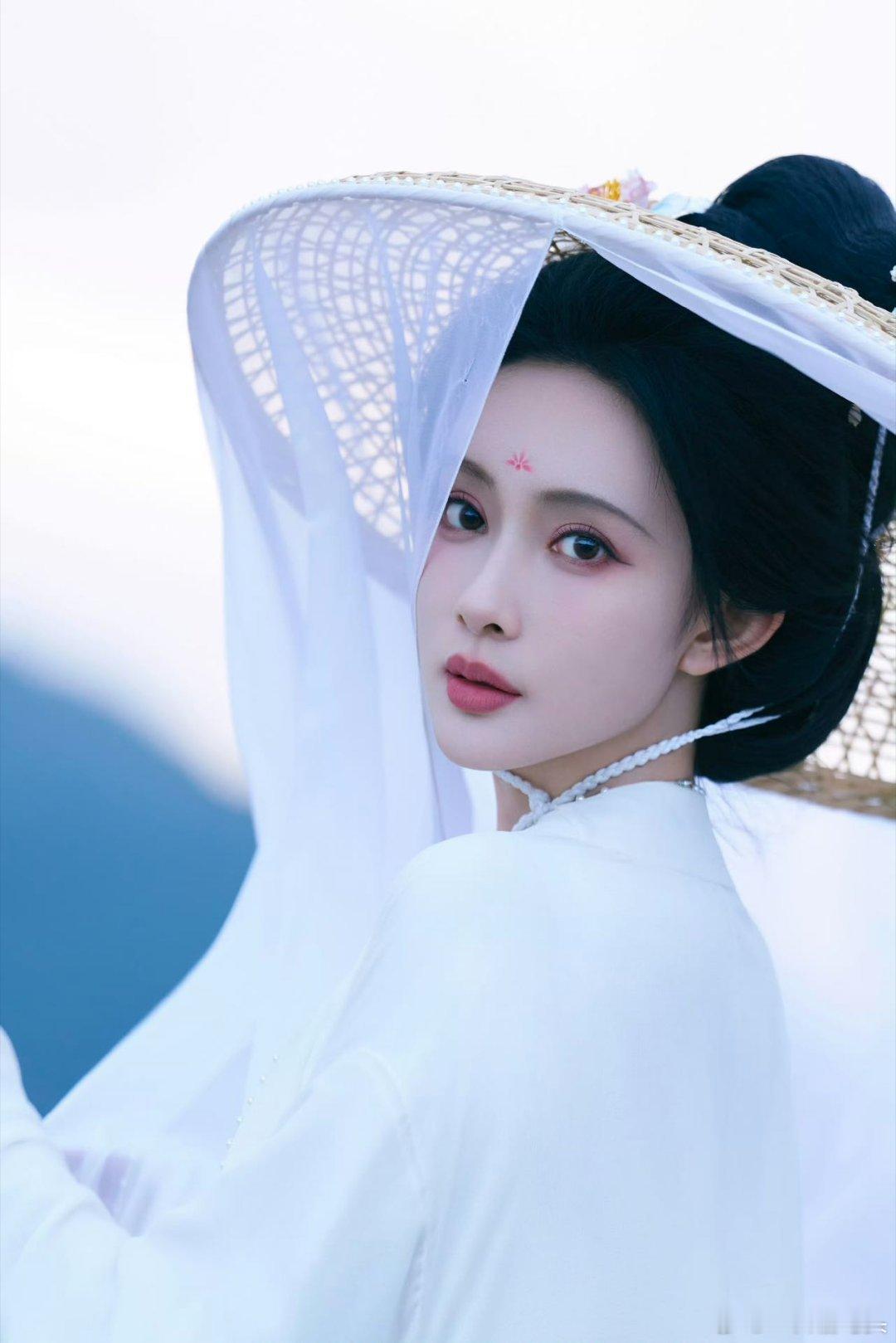 孟子义尚公主杀青特辑孟姐这杀青特辑直接把我焊死在屏幕前！哭戏共情拉满，钗子扎人的