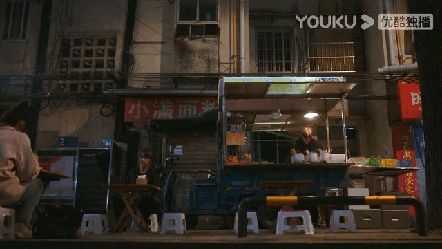 #看鸣龙少年喜提泪失禁体质# 看到鸣龙少年雷鸣父亲葬礼上的这一幕，虽然感觉雷鸣父