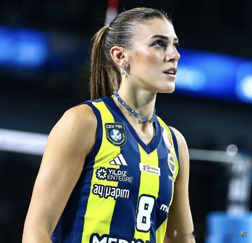 据意大利媒体报道，奥罗能否出战诺瓦拉成疑

📍奥罗因大约10天前右侧大腿后侧肌