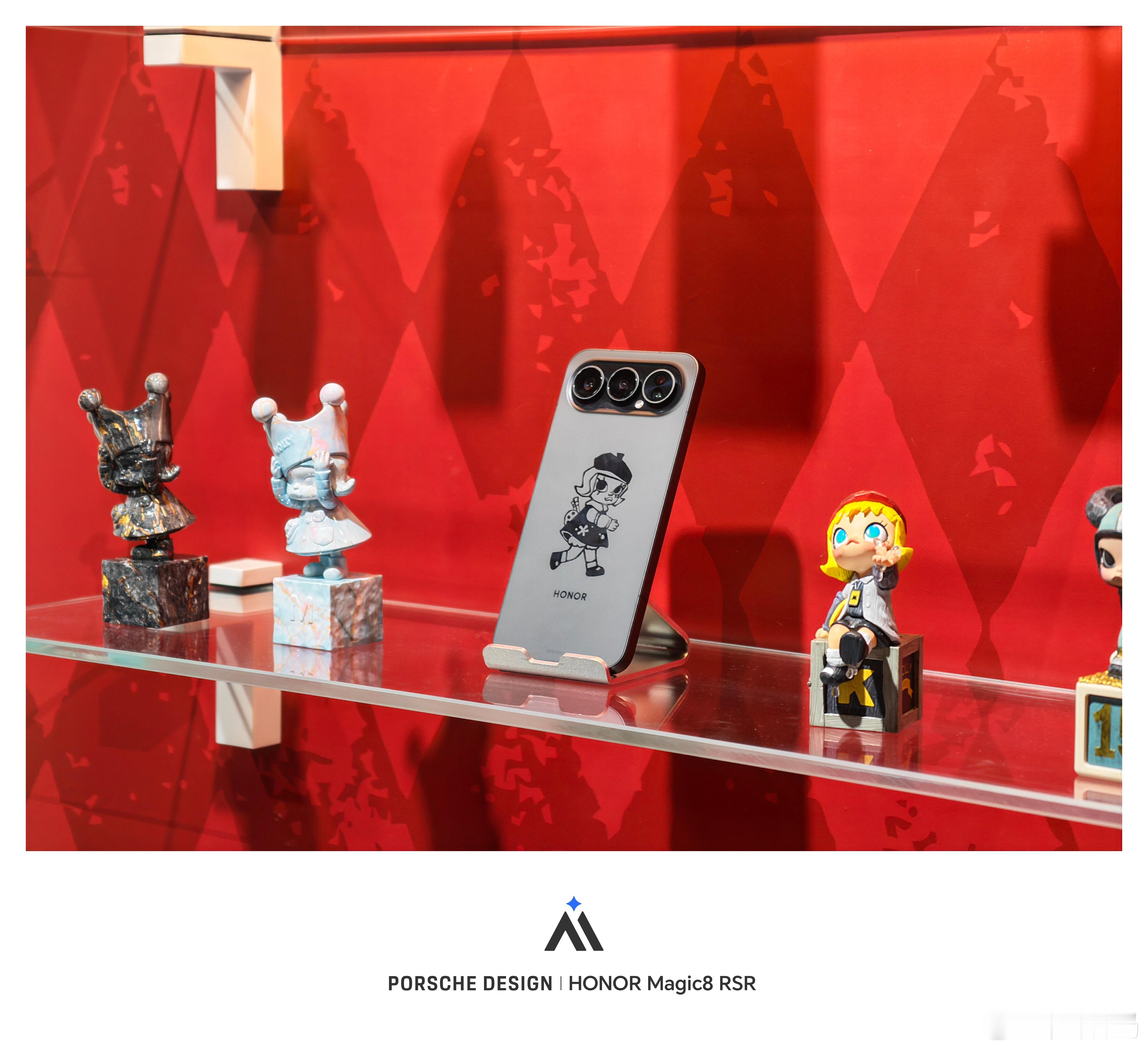 嘻嘻，摸到荣耀500 Pro和泡泡玛特联名的MOLLY 20周年限定版了。 荣耀