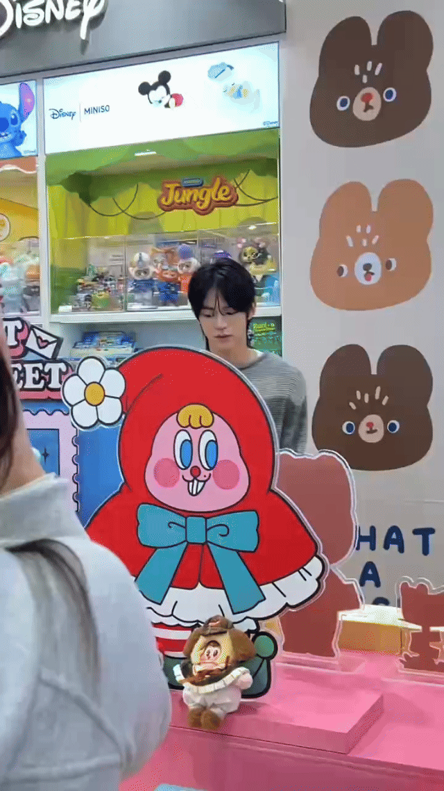 澳门偶遇TWS 看到大家在澳门偶遇TWS，我的心都碎了！他们明天演唱会，今天还能