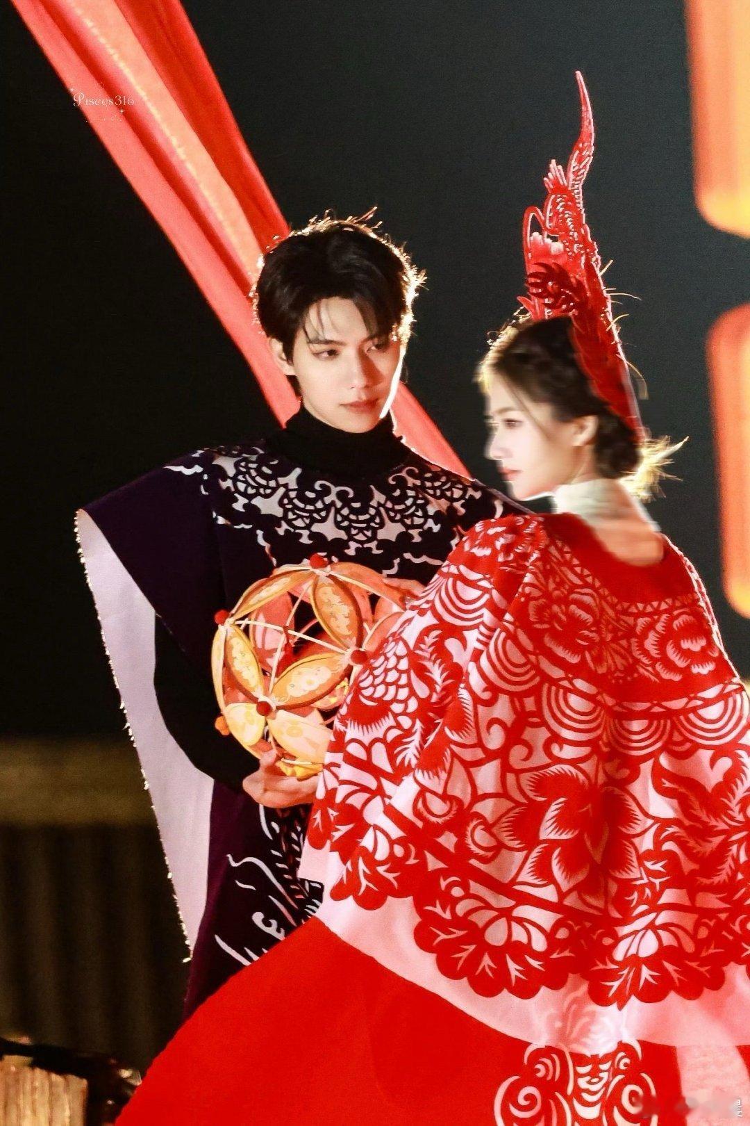 是谁的期待值直接拉满？是舞台上发光发热的全能艺人，也是私下里细心体贴的靠谱型男，