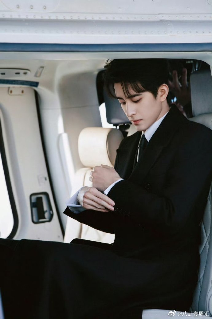 敖瑞鹏不二之臣婚礼路透矜贵又温柔，新郎版岑森太鲨人 