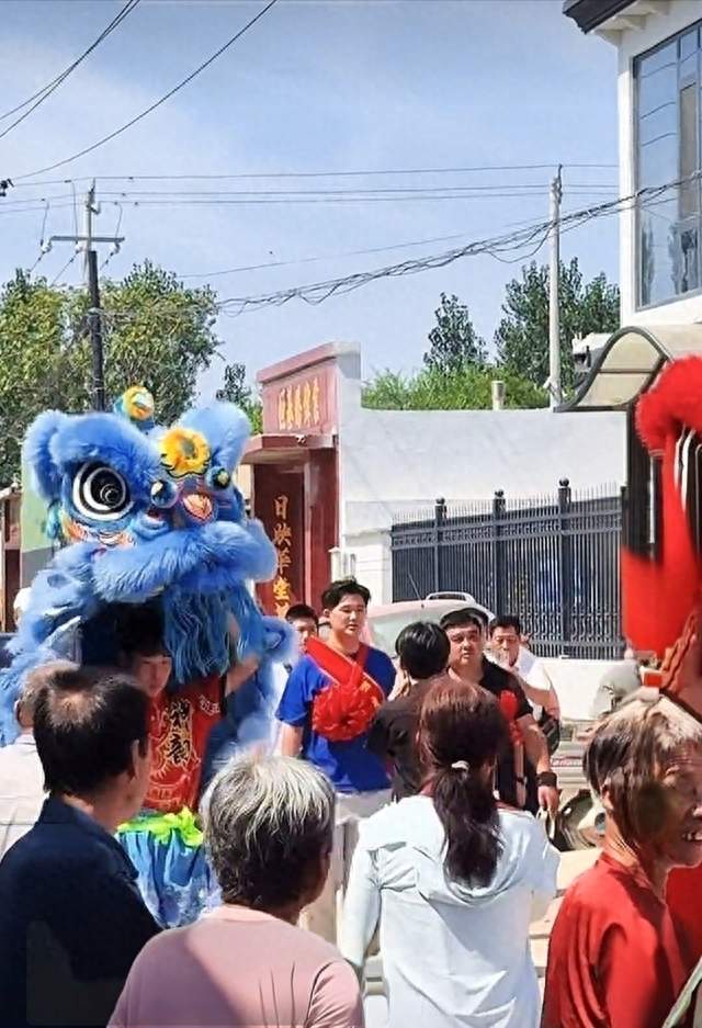 金榜题名 寇振海带儿子回乡报喜庆祝