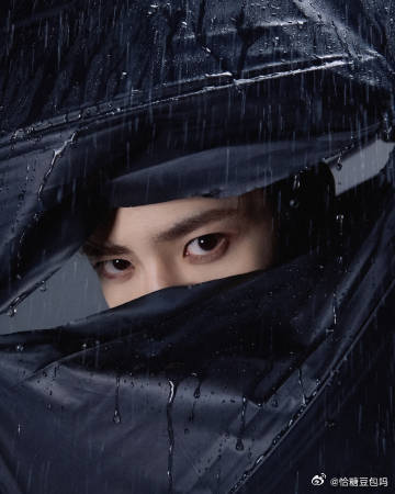 侯明昊 侯明昊的帅是那种自带光芒的，不管走到哪里都能成为焦点。他的一颦一笑都充满