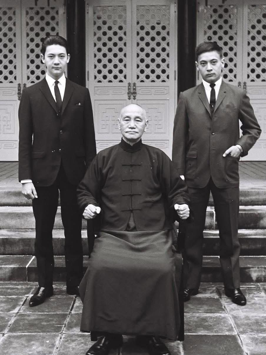 小小蒋大家说得出他们的名字不？果然混血基因很强大啊！

如今在大陆频繁出镜的蒋友