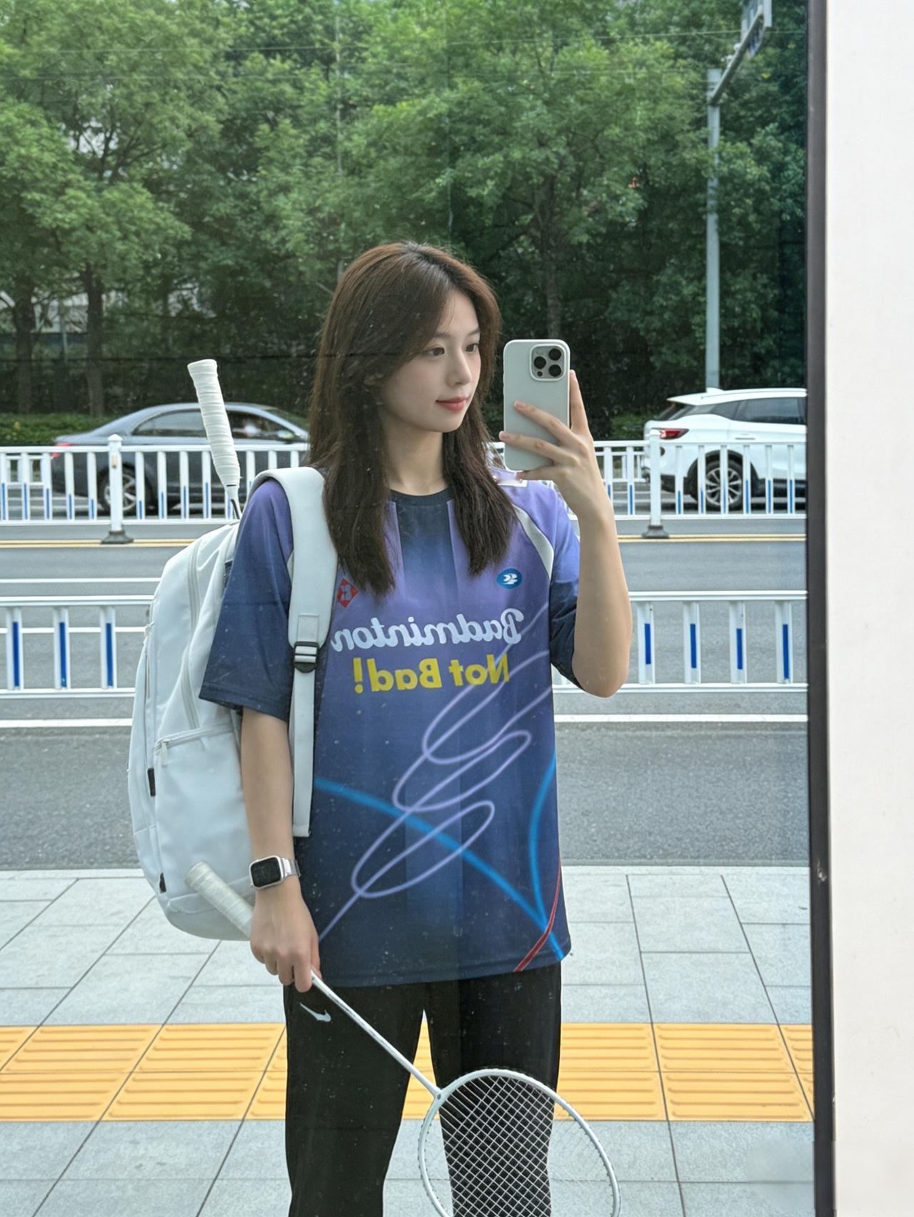 也是拥有羽球人的专属球服了
不得不说 巨好看