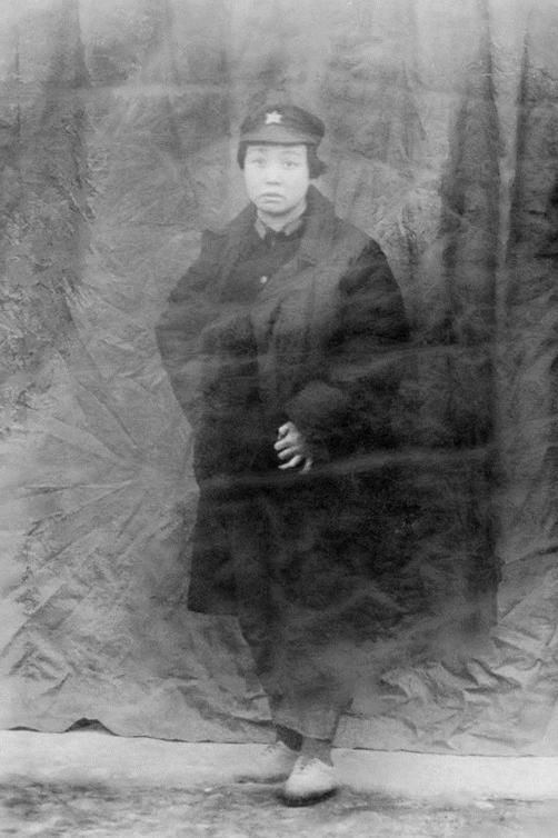 杨厚珍（1908—1977），江西瑞金人，是中央红军中唯一一位缠足后走完长征的女