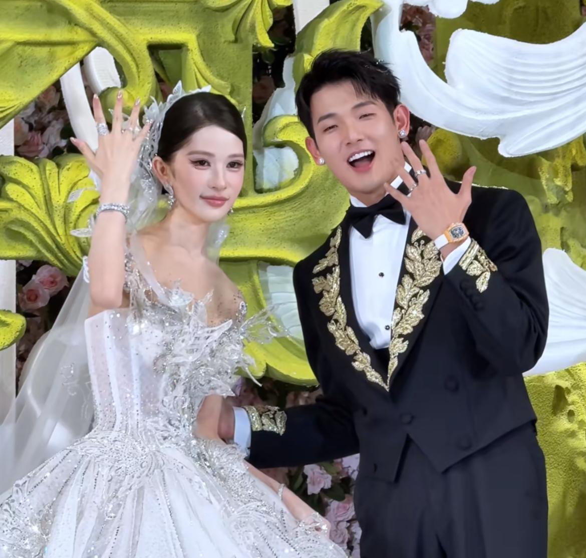 网红梅尼耶、黄婉均的婚礼，真的是游良旧臣大聚会
由此可见，梅尼耶的人品很好。
