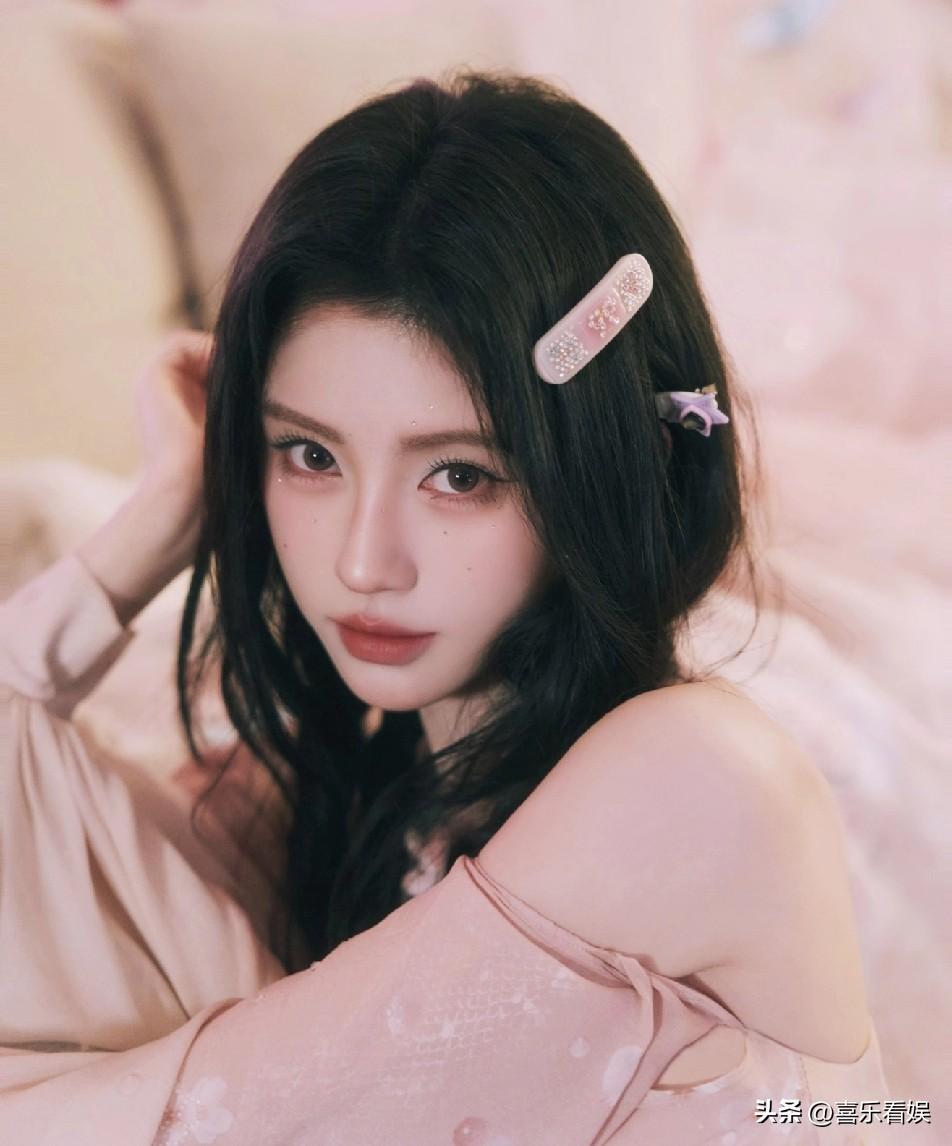 鞠婧祎，这下麻烦大了
 
3月31日，鞠婧祎直接冲上了热搜热搜，而且是那种炸锅的