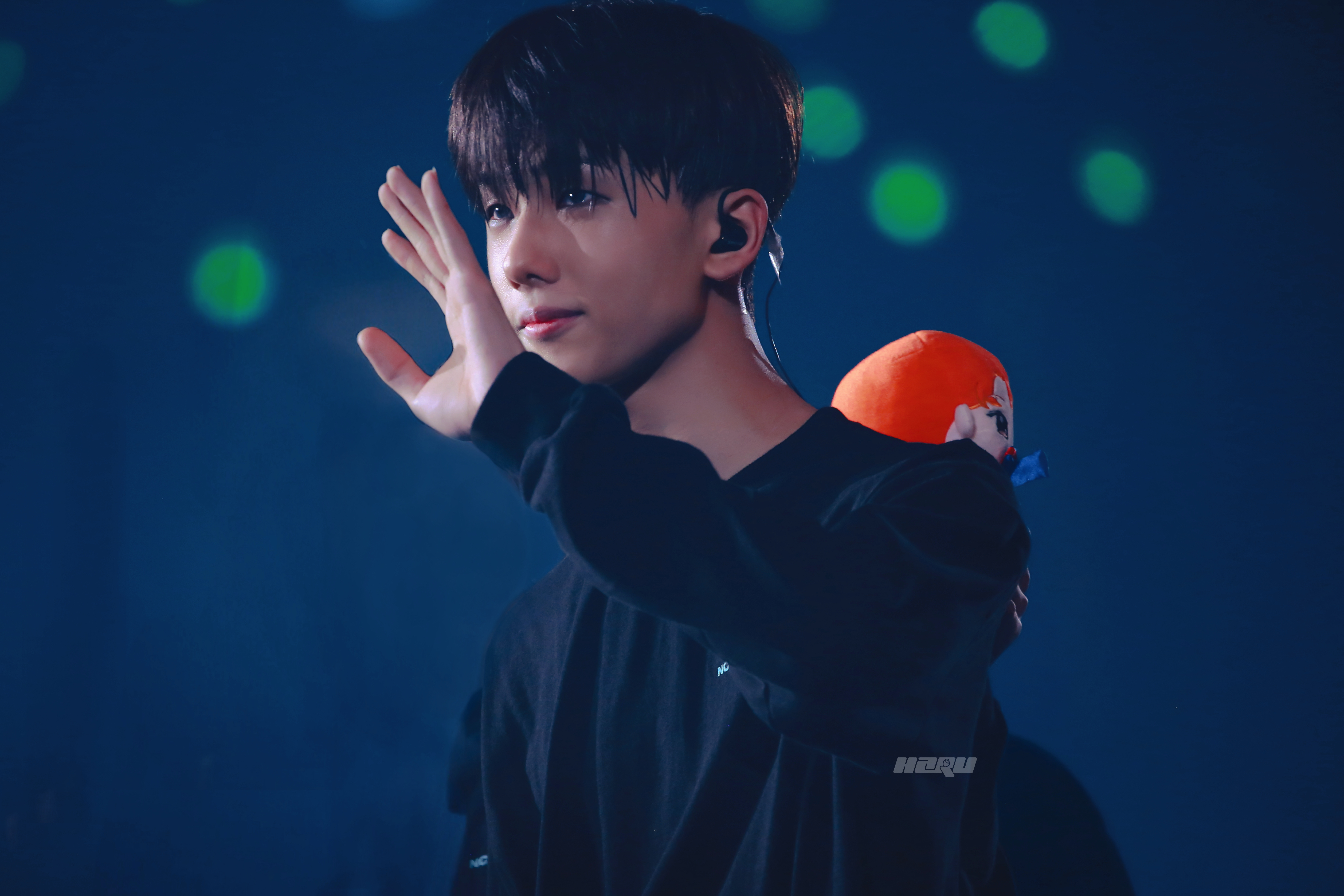 朴志晟19年的眼泪 趁愚人节特供启封梦秀首哭💦 KPOP重生之我在微博搞抽象