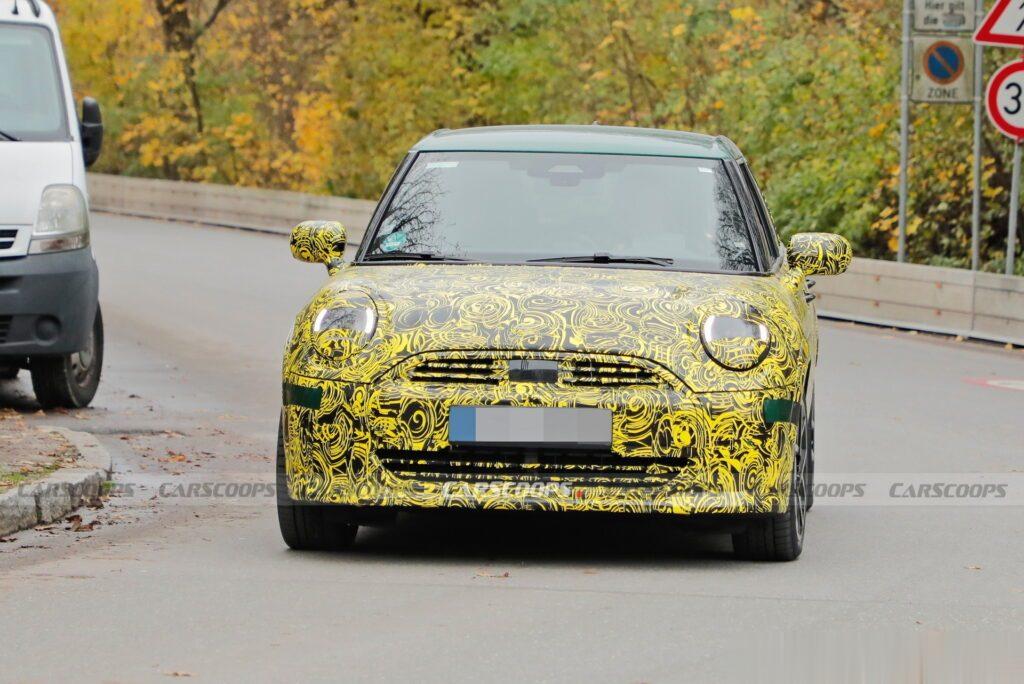 #这是你要的潮车吗# 全新MINI COOPER五门版路试照，燃油纯电版本应该都