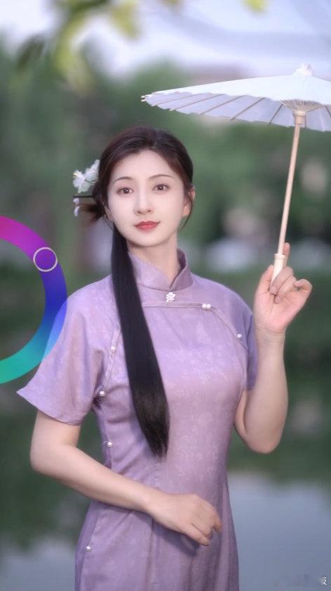 眉姐姐终于用AI穿对衣服了 斓曦以春日色彩开启氛围感穿搭秀，多色系造型优雅大方，