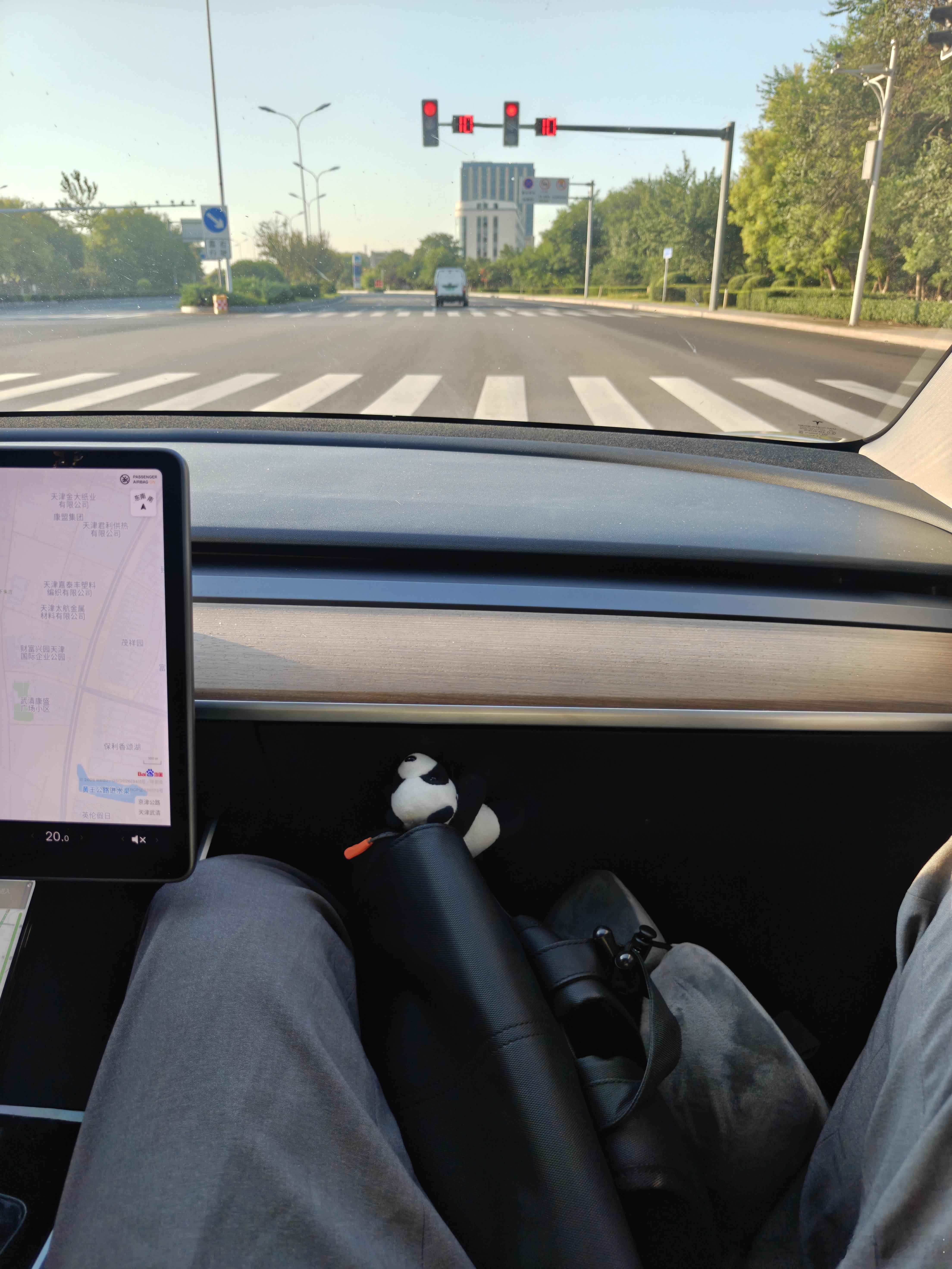 老蒋原创 许久不乘坐老款毛豆3，这一坐感触还挺深的，和新3差距太明显了。首先是悬
