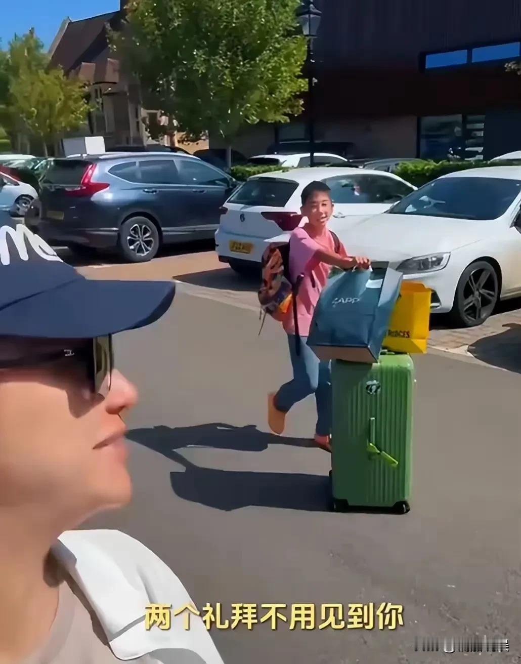 原来，不管有钱没钱家庭的妈妈，都有一个“通病”，就是带孩子会烦躁，总想找个时间让