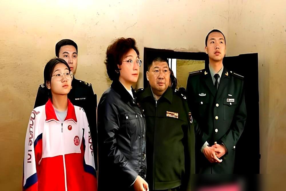 志愿表翻到第一栏时，她没写清北，落笔国防科大。

这事儿最近刷爆网络真的太好理解
