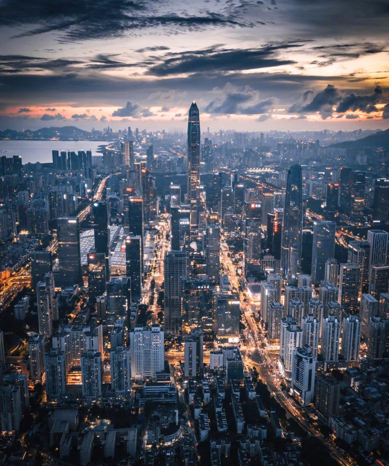 马上，深圳即将迎来它45岁的生日。来说说，你对它的印象标签是？  ​​​
