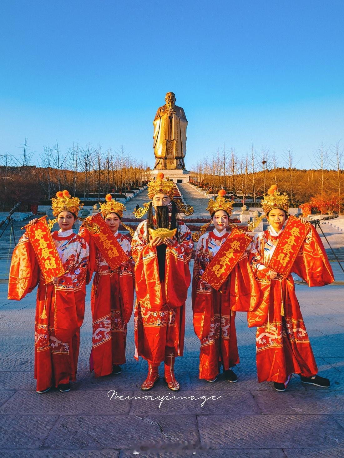 大年初五迎财神，福气财气迎进门！  