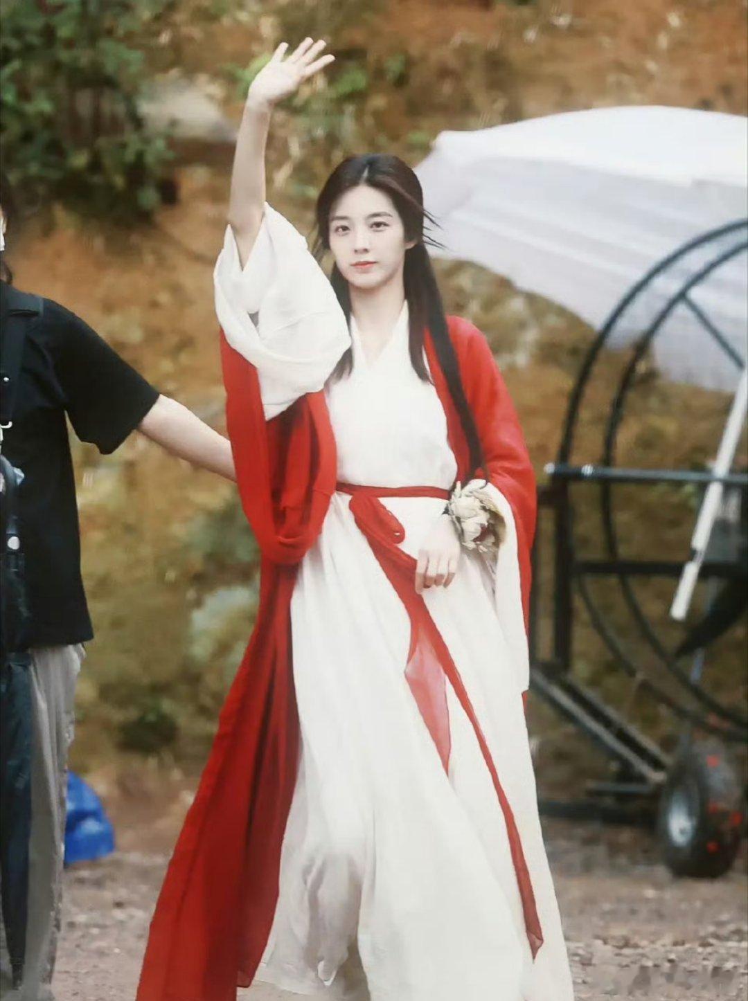 万鹏感觉一直被别的女猪脚压着[泪][泪][泪]球球给点资源吧 ​​​