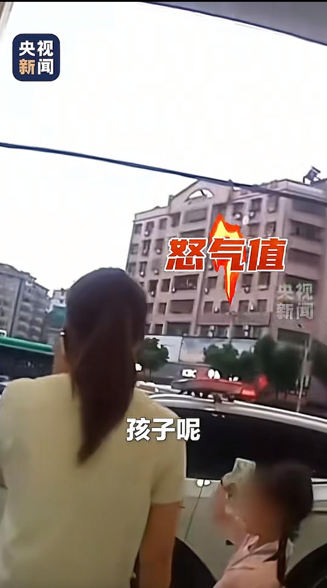 这下好了，全国人民都知道了。央视，新华社，人民日报等多家官媒都点名批评了。

近