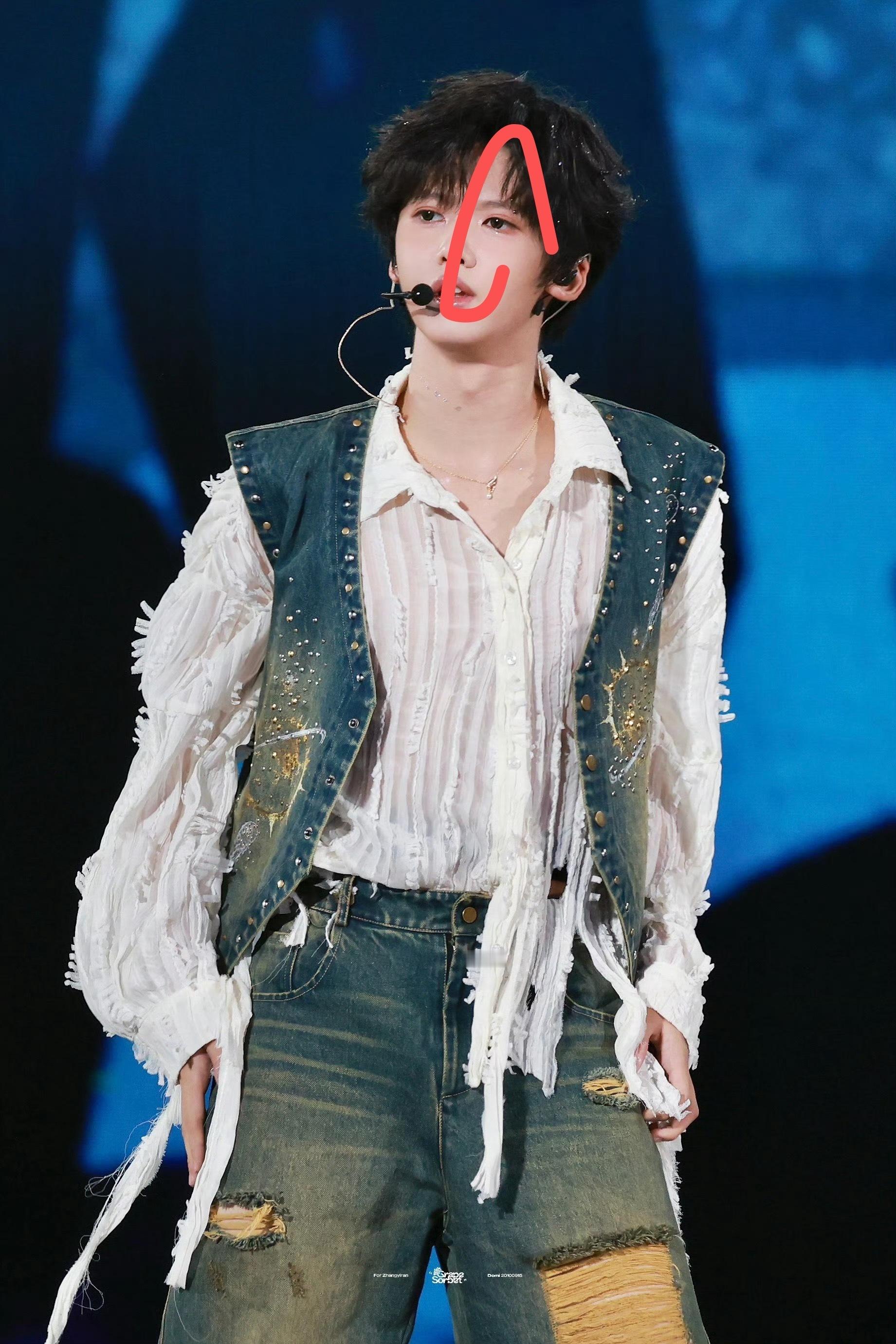 我真服了sdfj你一直给张奕然做无效妆造吗美瞳我也看不出来这个眉钉还被头发挡住了