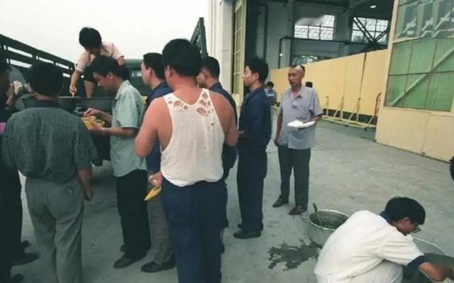老一辈军工人：我们努力了一辈子，现在的战士们应该用上很厉害的武器了吧？这罗马方阵