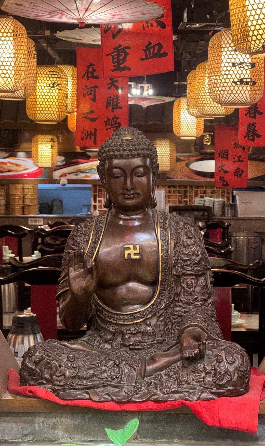 佛祖这身材至少一周四练呢 