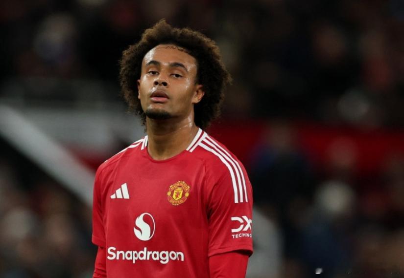 曼联前锋齐尔克泽可能会在冬窗离队，意媒记者隆戈表示目前罗马和球员的谈判已经进行得