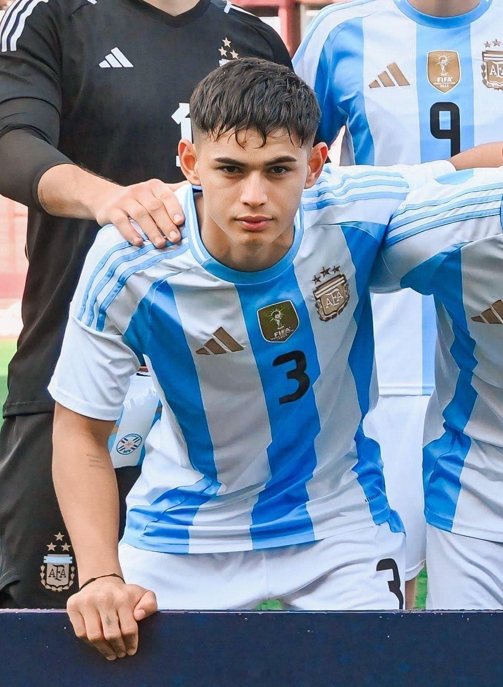 伯恩茅斯的🇦🇷胡里奥·索莱尔将独自前往智利，并有可能参加阿根廷国家队在 U-