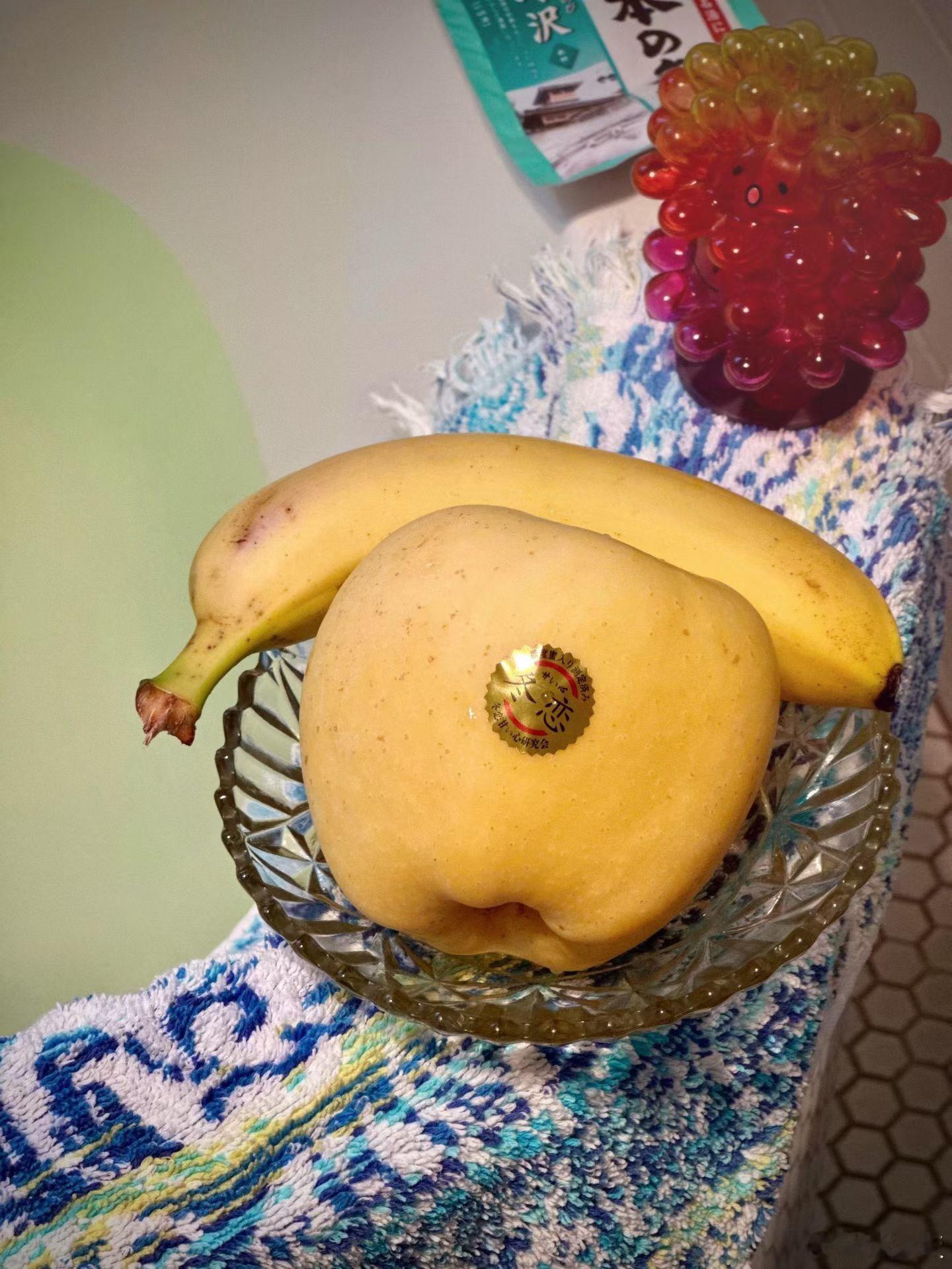 雀斑美人、维纳斯苹果就算很贵了。“冬恋”苹果一个65元，贵到肉疼。结果是表现平平