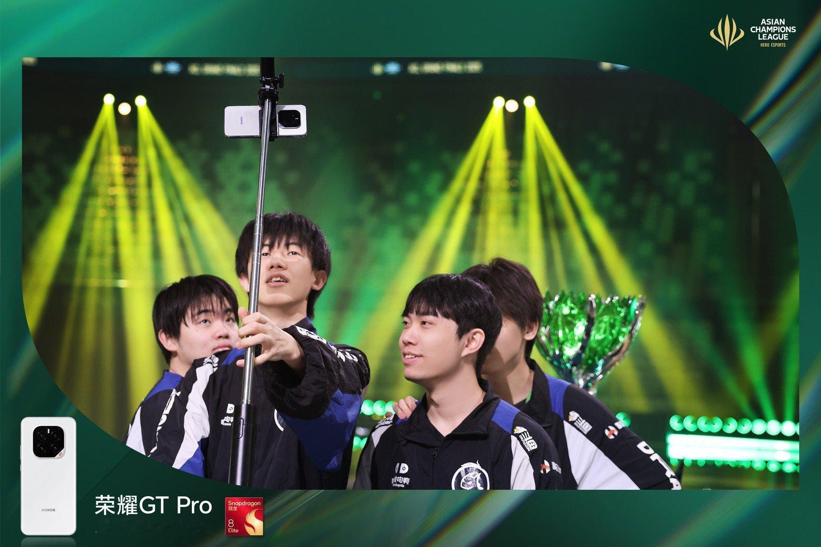 荣耀GTPro硬控ACL电竞赛场 在ACL激烈的角逐中，荣耀GT Pro大放异彩