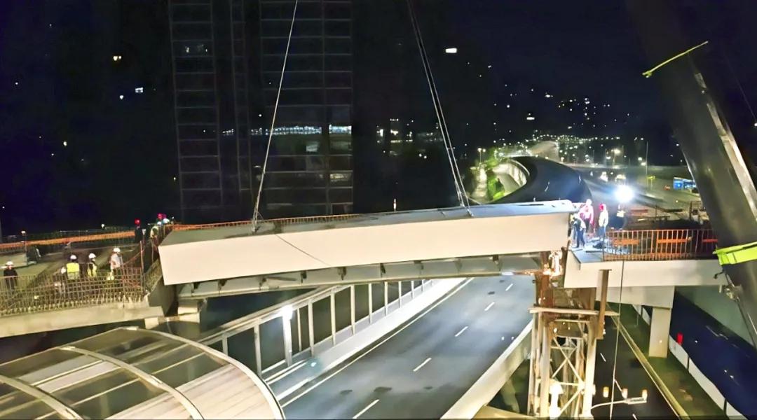 2026年5月23日深夜，最后一跨钢箱梁精准落位，兴联路大桥潇湘大道互通立交C匝