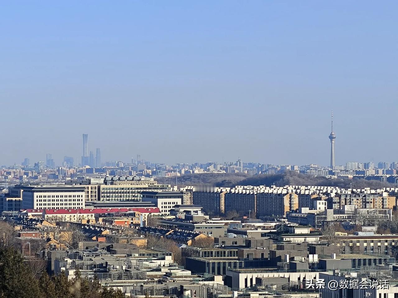地标性建筑 中国尊和中央电视塔
晒晒我的家乡美景拍拍城市的景色 记录我的城市览 