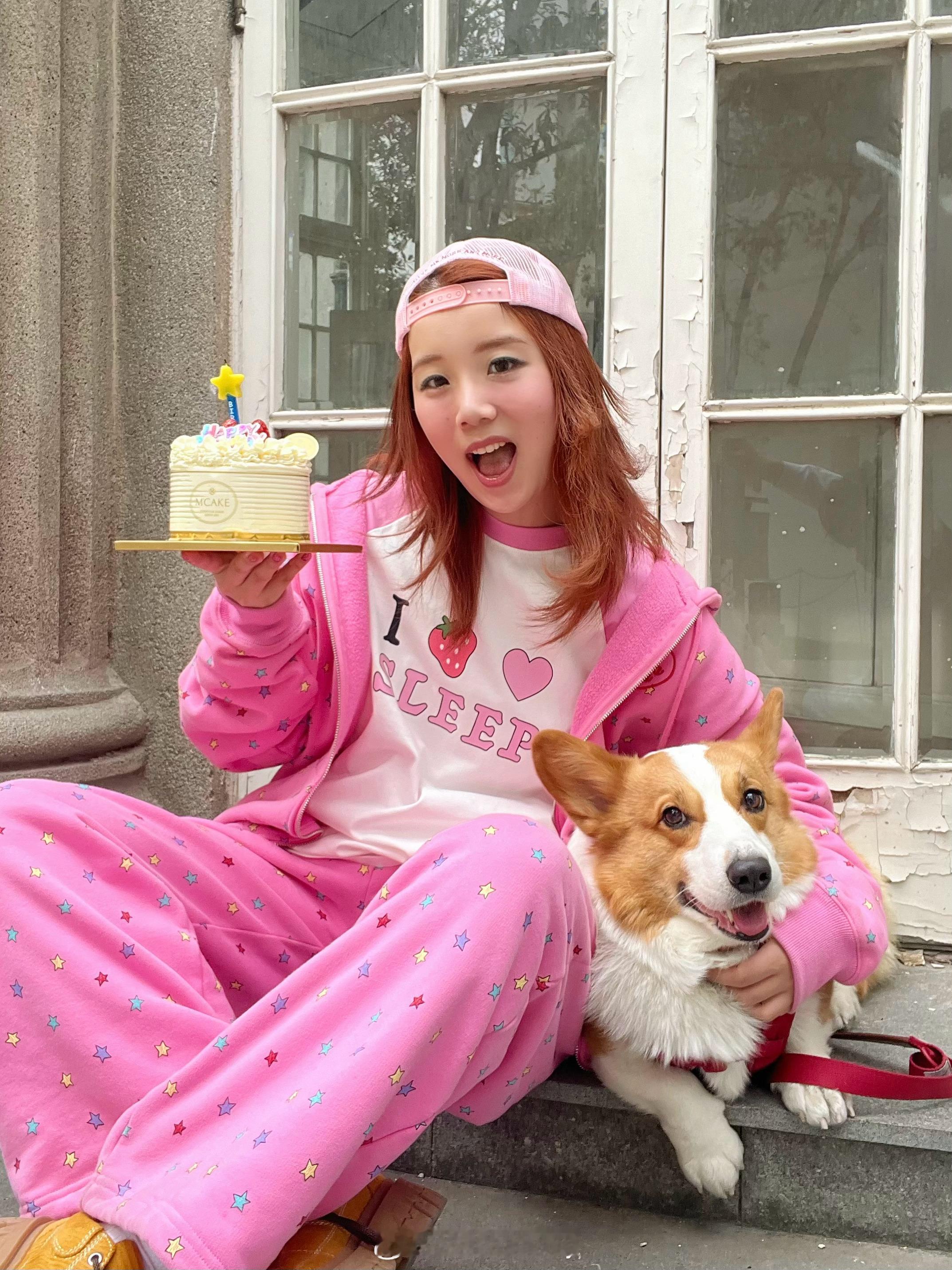 我的小狗6岁啦！！🎂麻麻心里最可爱的小狗🐶永远有吃不完的肉干永远健康爱你😘