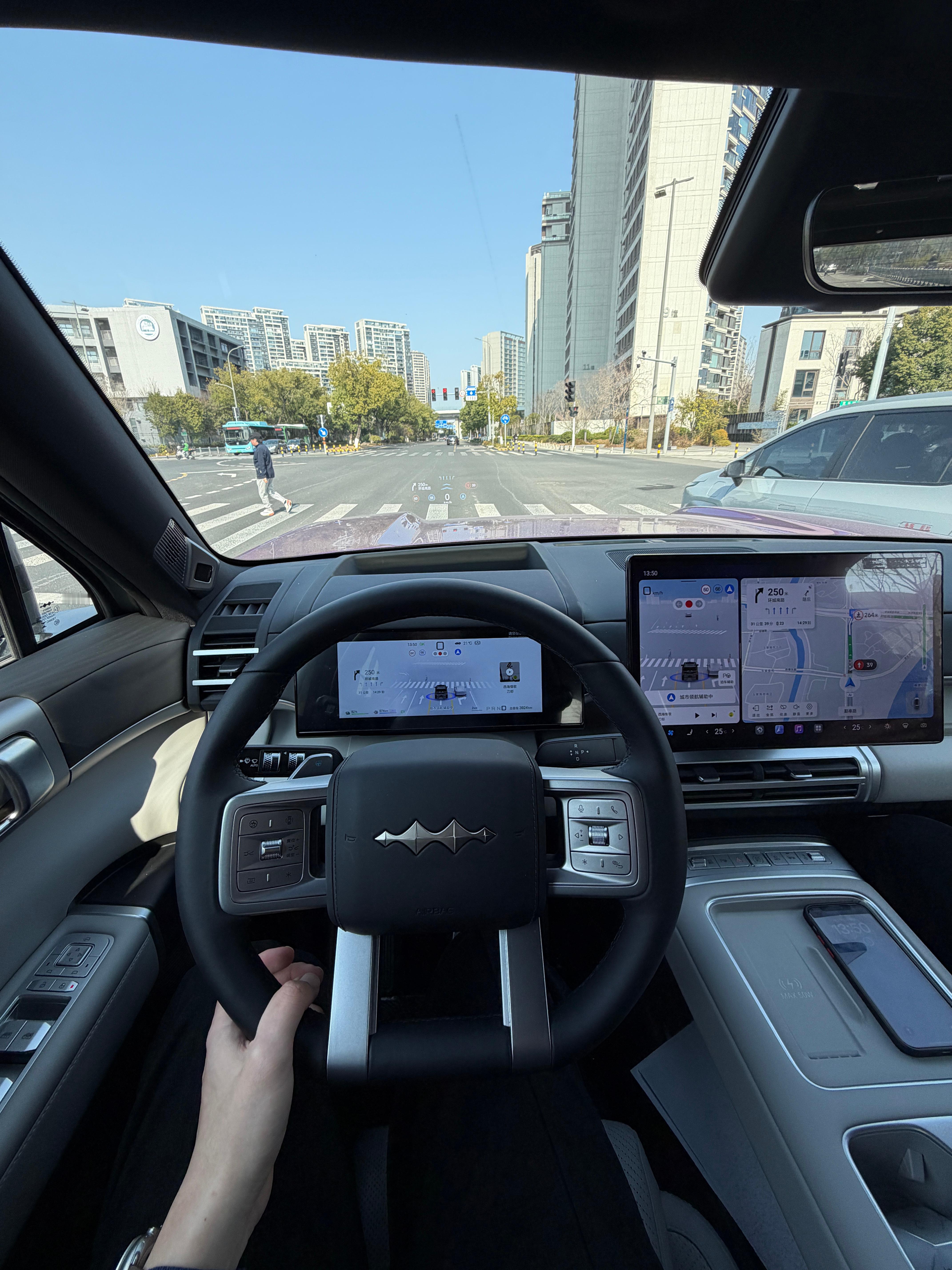 今年春节开钛7！今天带着我爹已经市区遛完一圈了这车虽然大但是这天神之眼是真挺好用