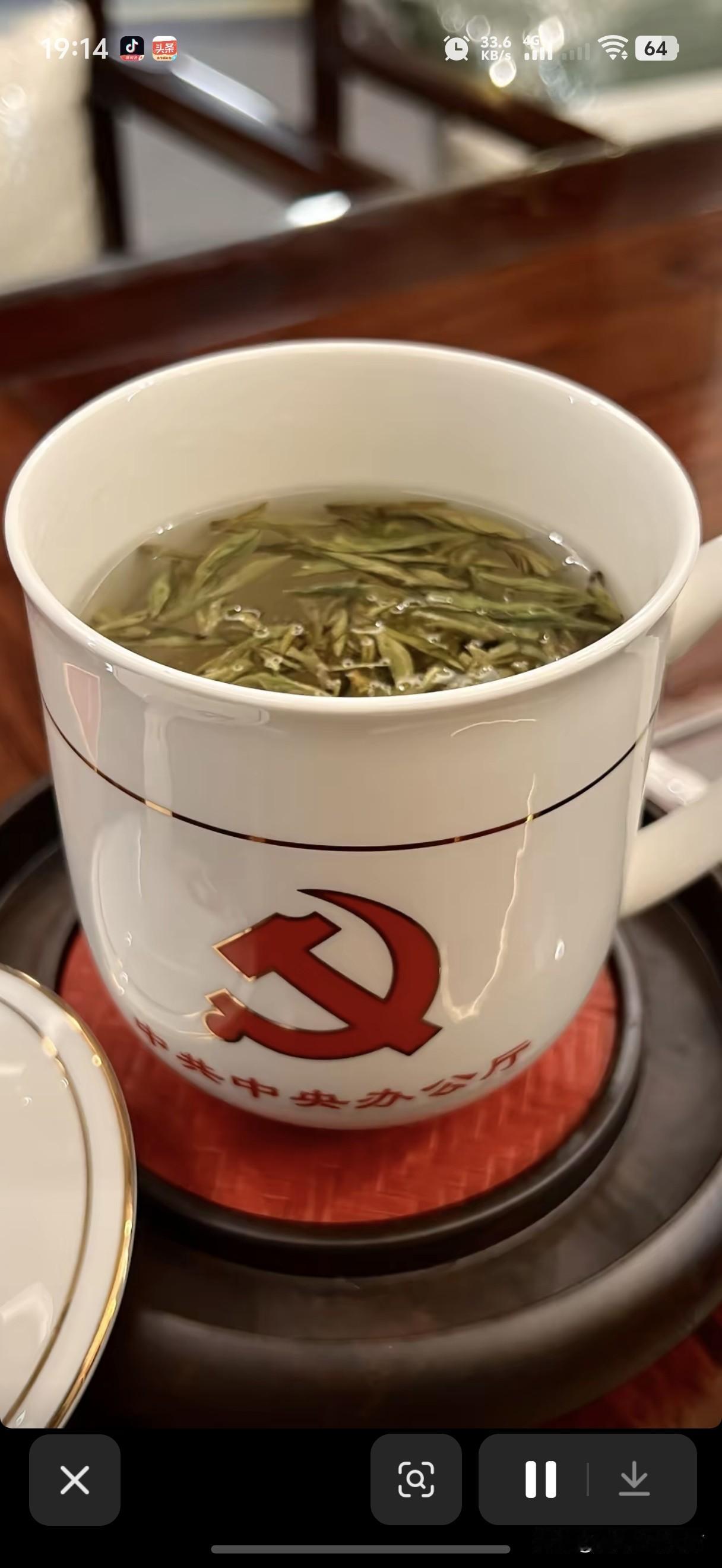 过来一起喝茶嘛？很好喝的