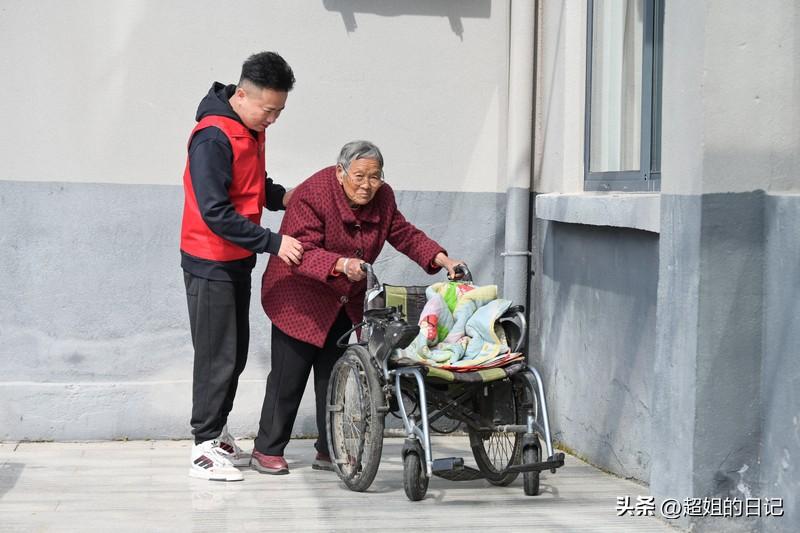 有人采访养老院的老人，养老院老人说的话，让人听了感觉挺难受的，她说，“我们老年人
