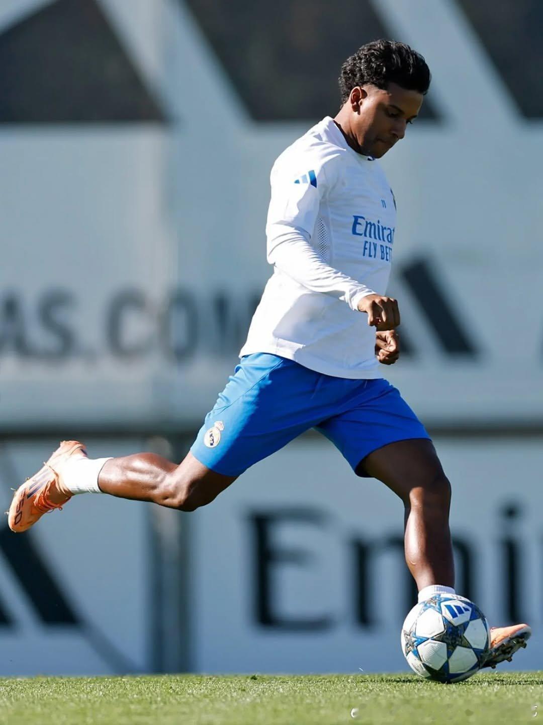 罗德里戈备战同利物浦的欧冠比赛利物浦vs皇马欧冠 ​​​