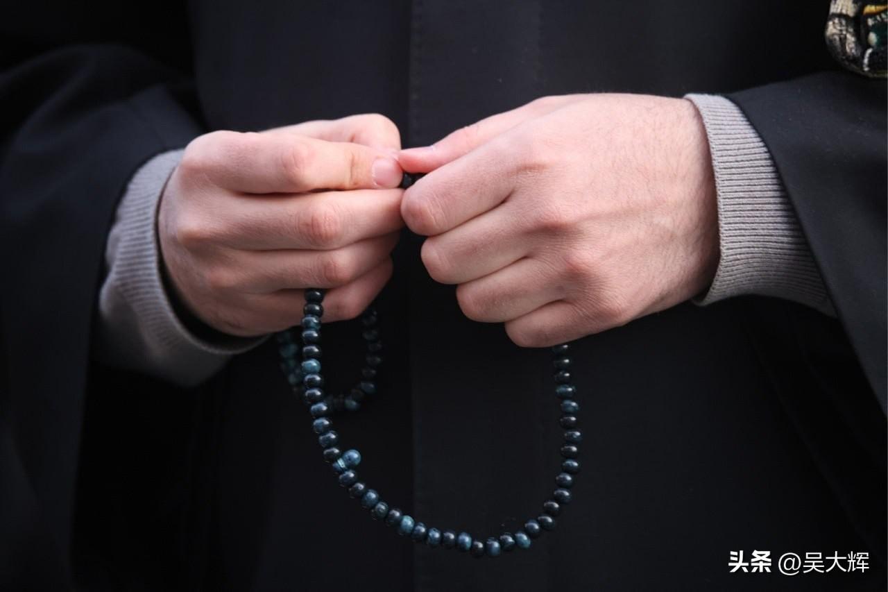 逾12万名穆斯林在莫斯科聚集祈祷，庆祝开斋节
 
3月20日，伊斯兰信众们开始庆