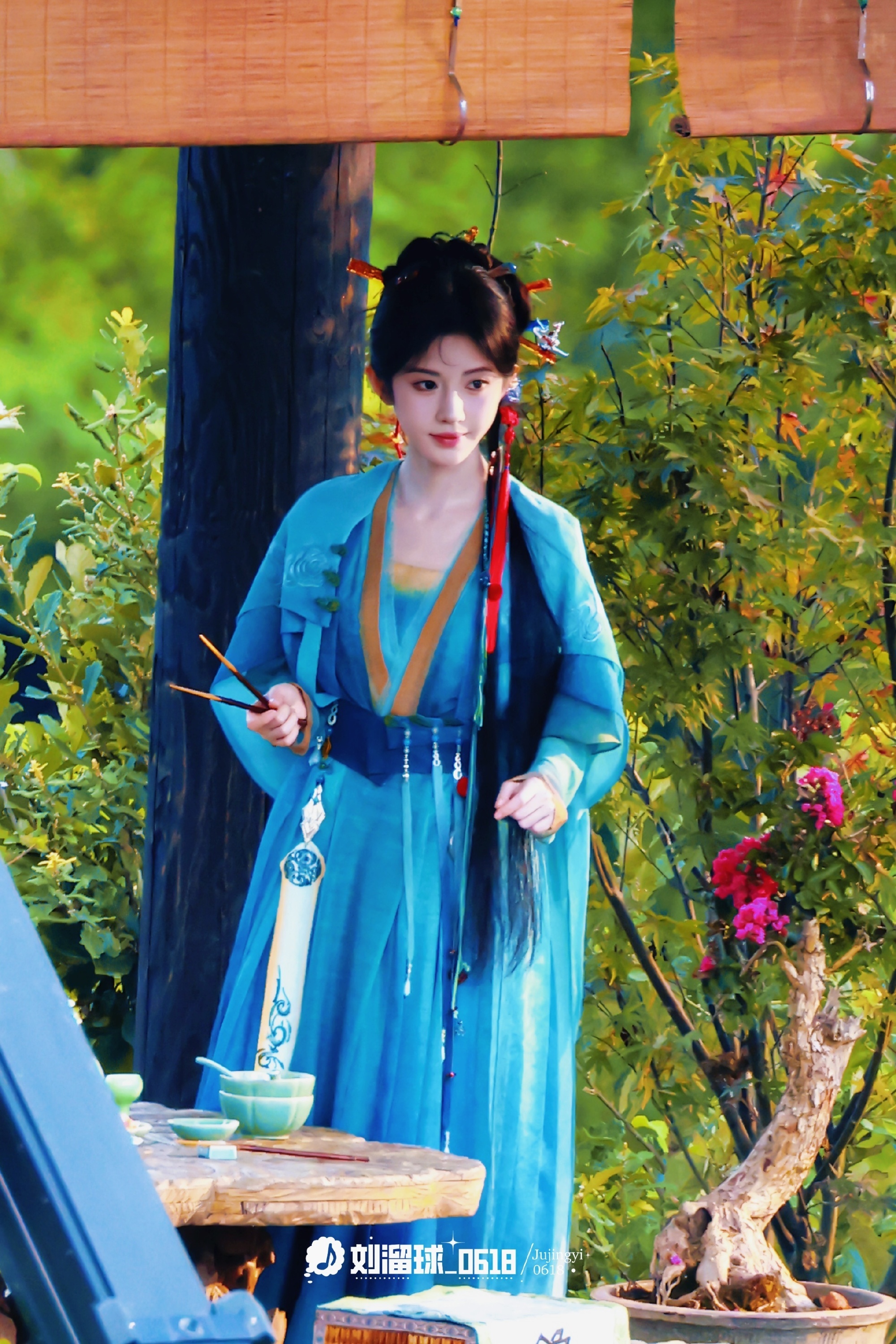 jjy鞠婧祎花间令jjy鞠婧祎上官芷爱是互相的 不是倒贴的.