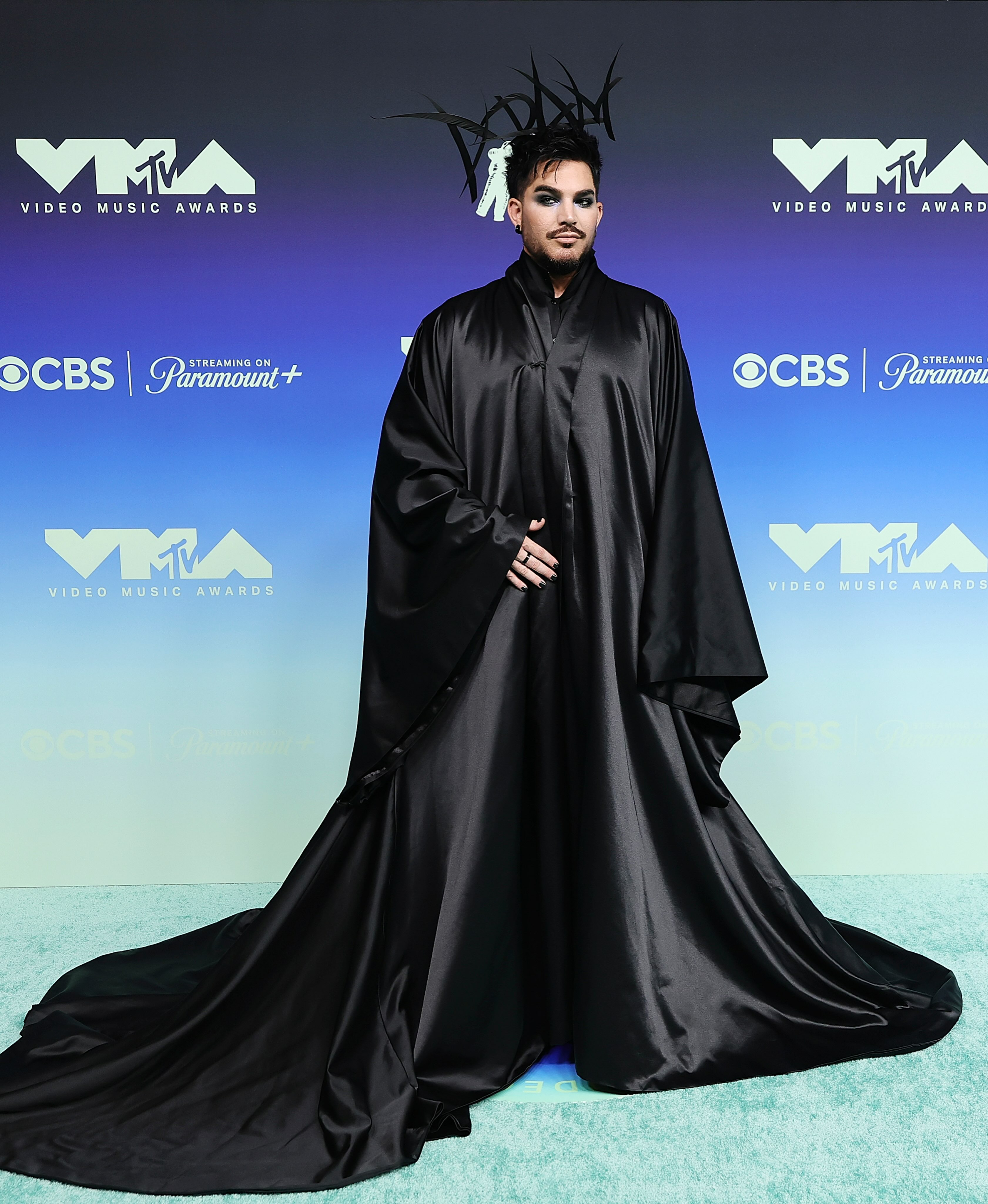 好酷！当爷Adam Lambert亚当兰伯特暗黑造型亮相2026年VMA红毯极清