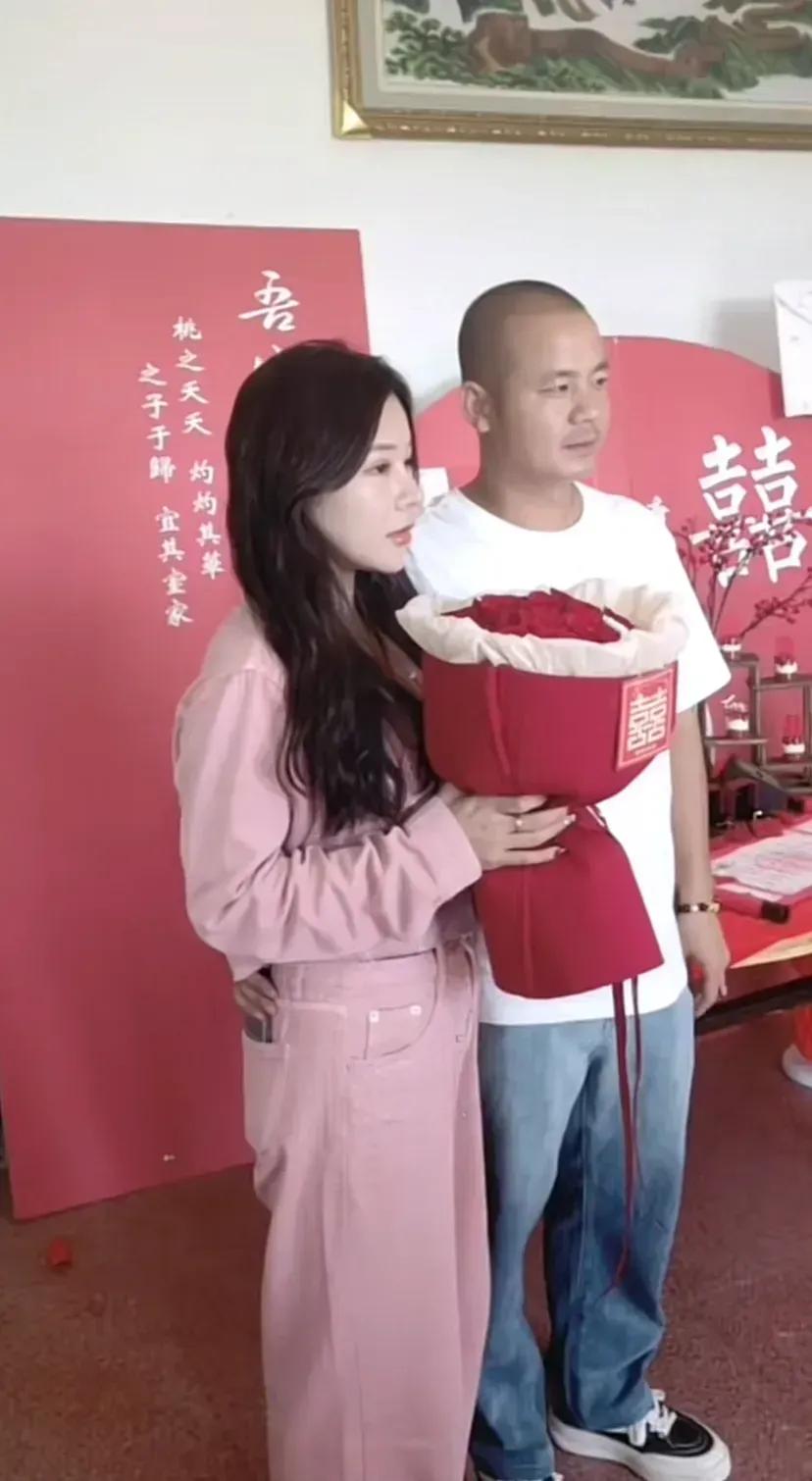 祝福两位，你有什么对新娘和新郎嘱咐的？