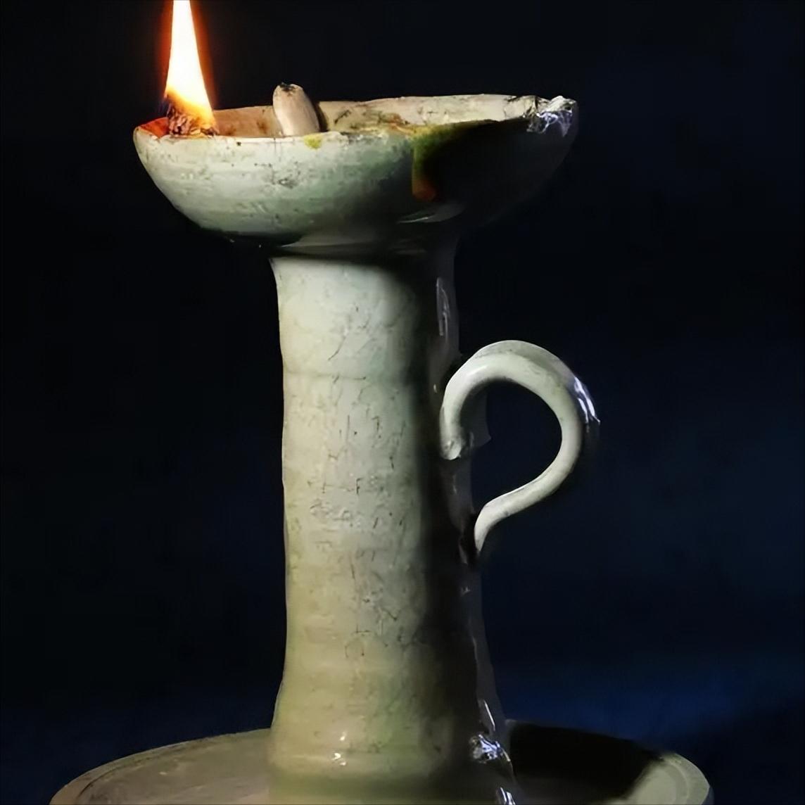 在现代电灯电力照明出现前，古人怎么制作灯油灯具照明？
古人以自然为原料，以匠心为